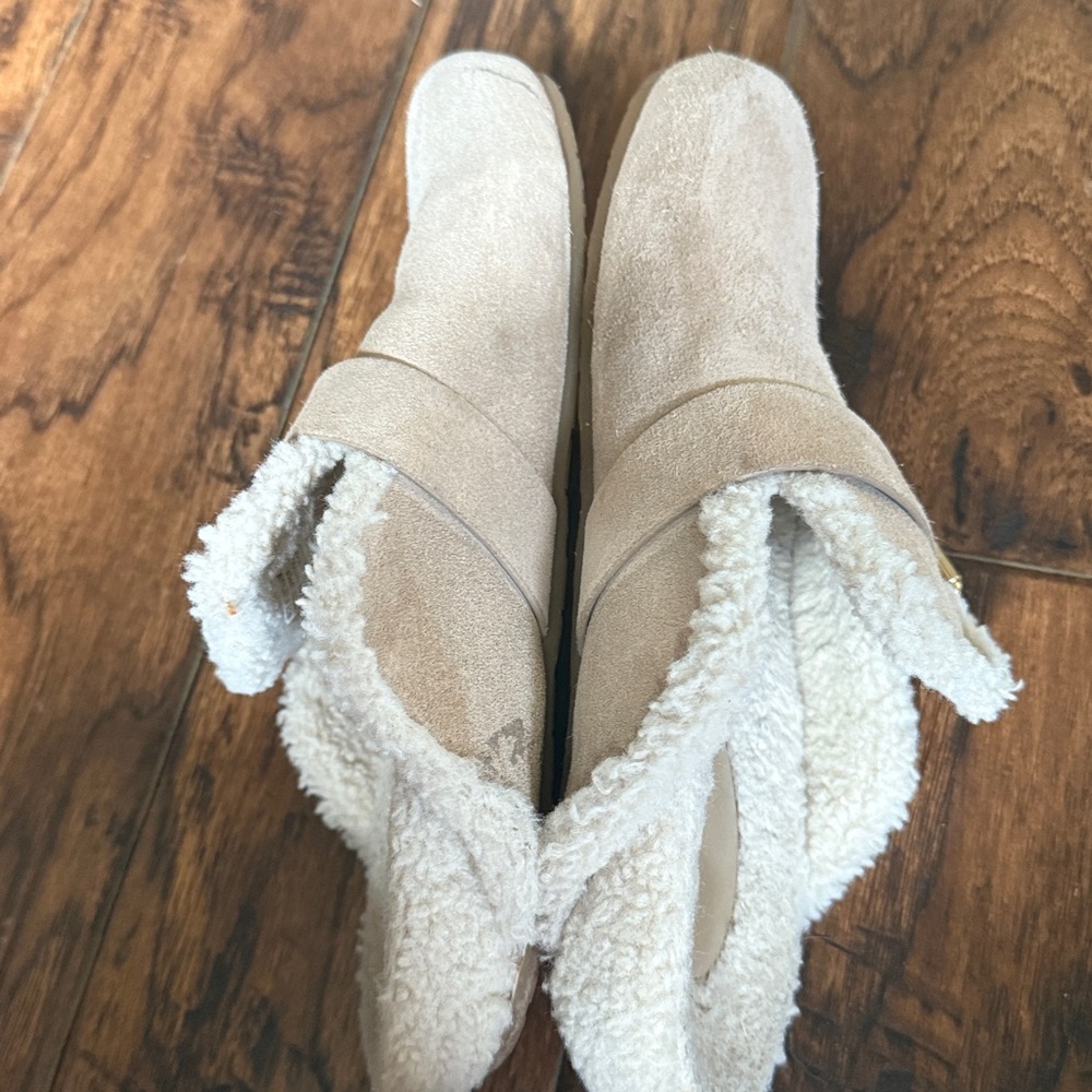 Michael Kors Cream Suede Mules with Gold Buckle, size 6.5 - Picture 7 of 9